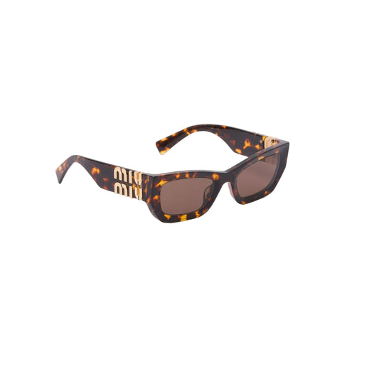 Lentes de sol Miu Miu marrón.