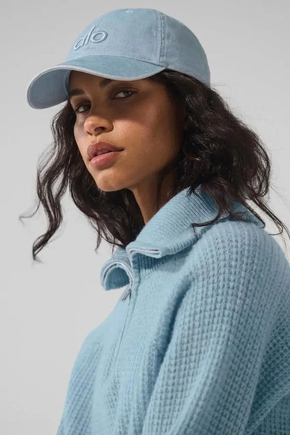 Gorra sky blue, Alo yoga.
