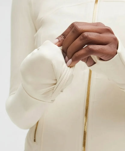 Chaqueta nude, Lululemon.
