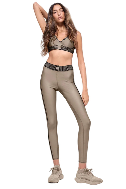 Conjunto Line Up Airlift, Alo Yoga.